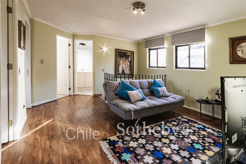Casa En Venta De 5 Dorm. En Lo Barnechea