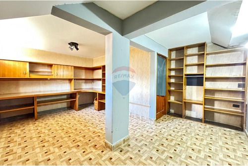 5 Dormitorios 3 Pisos Más Subterráneo Condominio