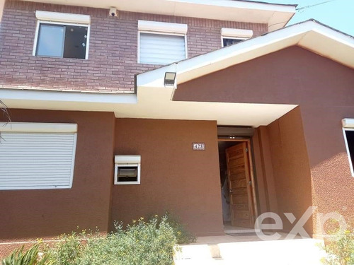 Casa En Venta De 4 Dorm. En Algarrobo