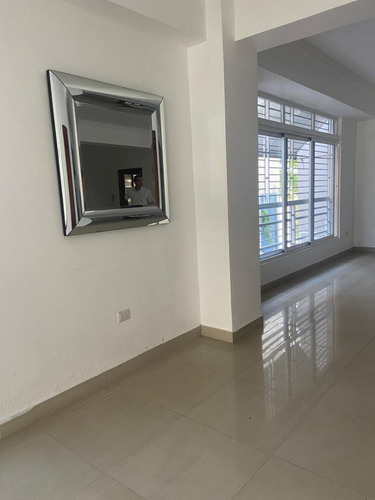 For Sale Apartamento En La Julia Torre Uno Por Nivel 4 Habitaciones Y 4 Parqueos Segundo Nivel