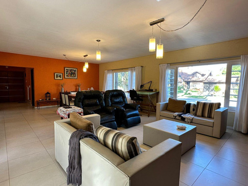 Casa En Venta - 5 Dormitorios 4 Baños - Pinamar