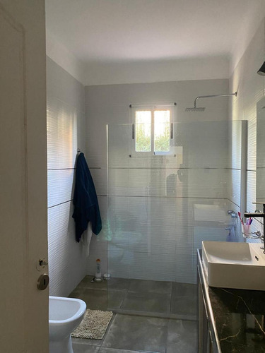 Casa En Venta - 4 Dormitorios 4 Baños - Mendoza