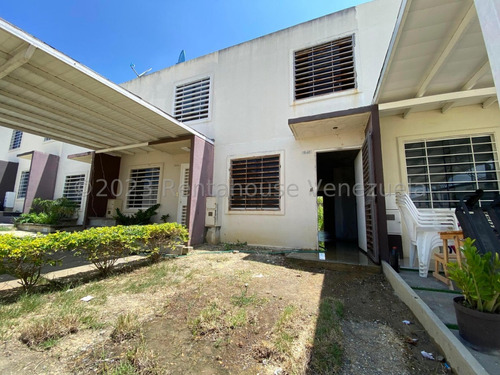 Kl Vende Amplia Casa En La Urb. Terrazas De La Ensenada Barquisimeto #24-6880