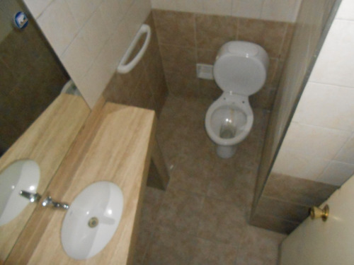 Local Muy Comodo Seguro Cortina Metalica, Baño, Sotano,c/luz
