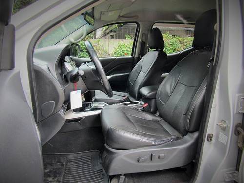 Nissan Np300 D Cab 4x4 2.3 Aut 2017