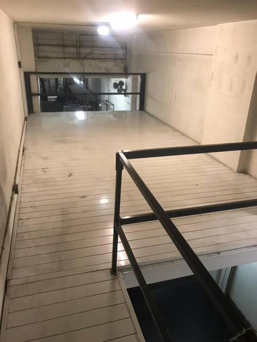 Excelente Local 205m2, Con Sótano Con Montecarga. Oficinas.- Microcentro