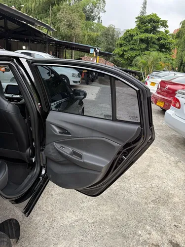 Chevrolet Onix 1.0T Premier Hatch At