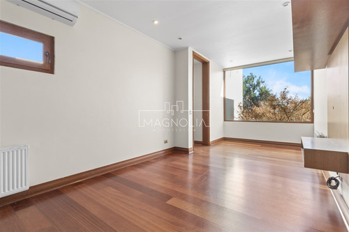 Casa En Venta De 6 Dorm. En Colina