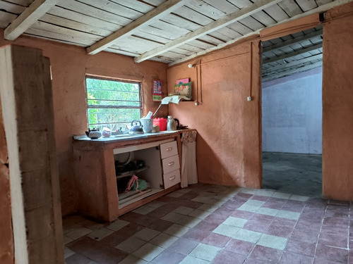 Atención!!! Muchas Posibilidades, Documentación Al Día, 5 Dormitorios Y 2 Baños, Actualmente 2 Apartamentos Y 1 Casa Principal! A 3 Cuadras De Ruta 11, Ideal 2 Familias, Estado A Mejorar!
