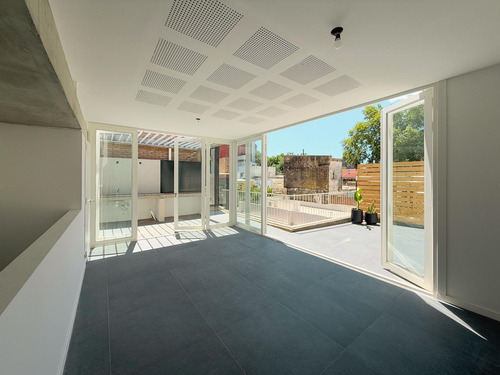 Casa De Pasillo Con 3 Dormitorios Más Quincho Y Terraza Con Parrillero
