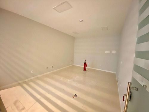 Imagem 5 de 12 de Murano Imobiliária Aluga Loja Comercial Na Praia Da Costa, Vila Velha - Es. - 3572