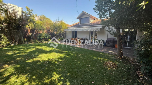 Casa En Venta De 3 Dorm. En Ñuñoa