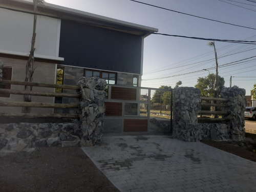 Dos Locales En Un Padrón En La Paz
