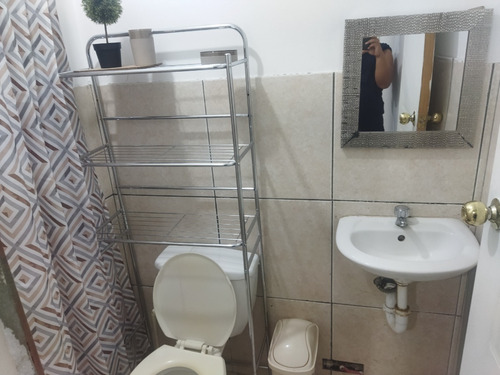 Imagen 5 de 12 de Habitacion En San Borja, Habitaciones En San Borja, En Avenida Rosa Toro Cuadra 9 Cruce Con Canada Cuadra 35, Excelente Zona Comercial Todo A La Mano