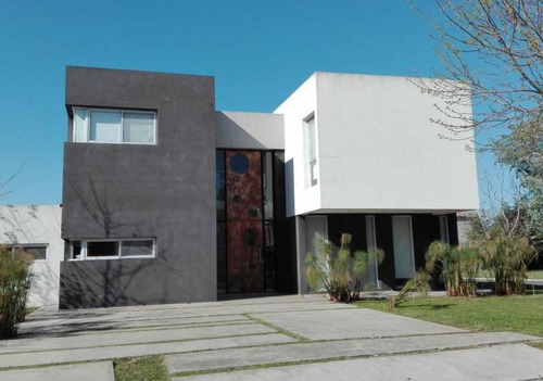 Casa En Haras De Santa Maria