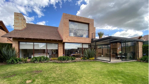 Preciosa Casa Como Nueva En San Jose De Bavaria Bogotá