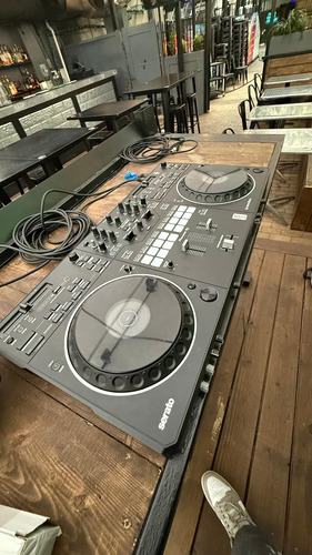 The Pioneer Ddj-rev5 4-deck Dj Controller (Usado)