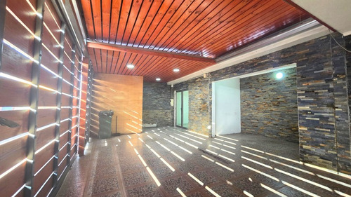 Casa Con Estacionamiento