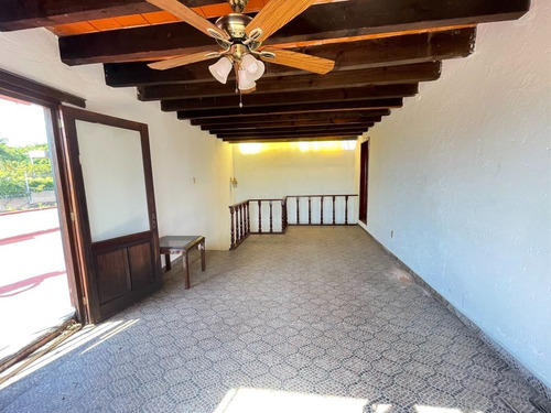 Casa A Precio De Terreno !