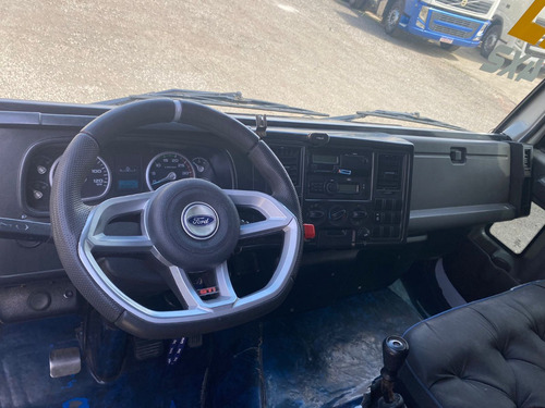 Ford Cargo 816 2015 3/4 Baú