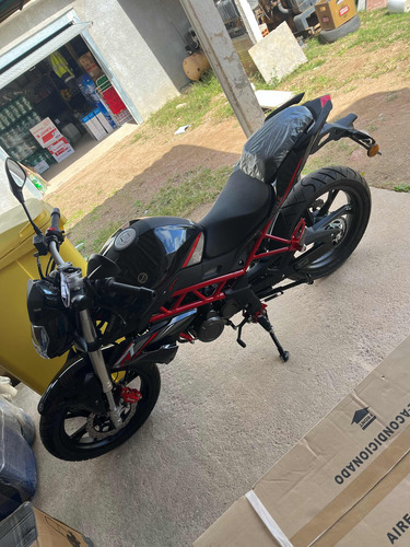 Benelli Tnt150i
