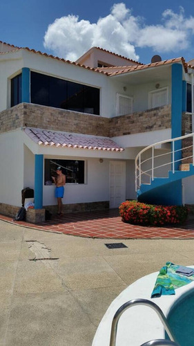 Imagen 1 de 7 de Best House Vende Excelente Town House En Isla De Oro