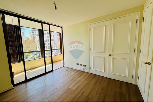 Espacioso Depto De 4 Dorm, 3 Bañ , 2 Estac Y Bod.