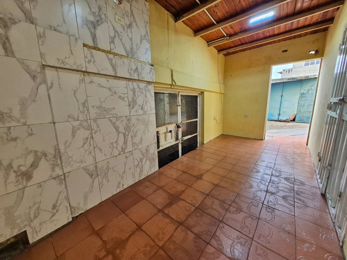 Alquiler Local Comercial, Casco Central De Lecheria