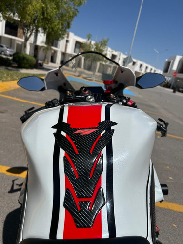 Yamaha R1 2016