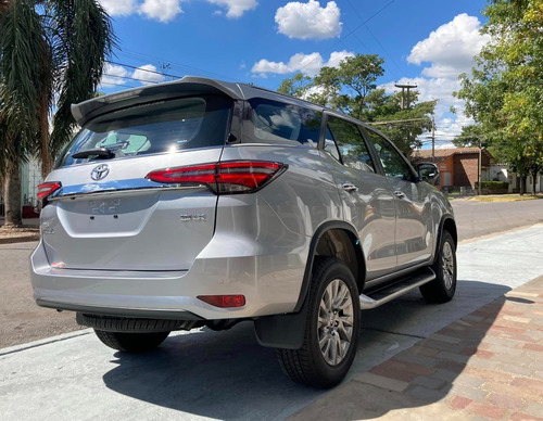Imagen 7 de 17 de Toyota Sw4 2.8 Tdi 6 A/t 7 Asientos Srx 4x4 0km My2023