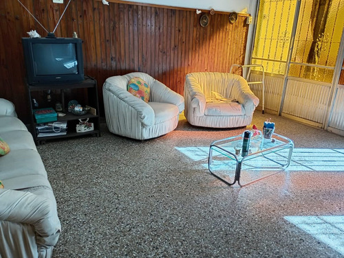 Casa 2 Dorm Monseñor P Cabrera