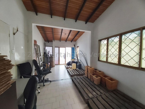 Imagen 14 de 30 de Casa En Venta En El Parral Este De Barquisimeto Lara (0.4.2.4.5.9.3.7.5.4.2), Código: 22-23629 Rent-a-house Centro Occidente, Cuenta Con 4 Habitaciones, 4 Baños, 478 Mts2
