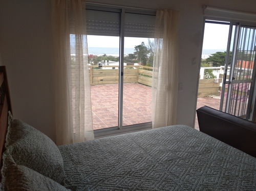 Imagen 3 de 25 de Casa Con Gran Vista Al Mar En La Paloma,(precio Marzo A Nov)