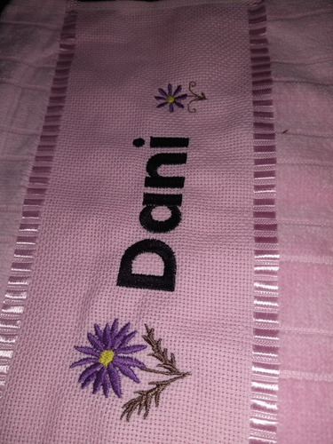 Imagem 1 de 2 de Toalhas Bordadas E Personalizadas - Puma Bordados