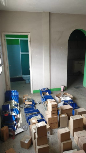Apartamento Con Local Comercial