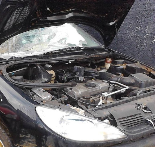 Imagem 1 de 2 de Sucata Peugeot 206 - Retirada De Peças