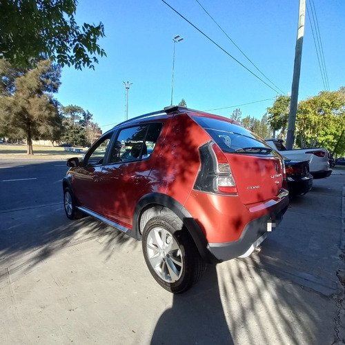 Imagen 5 de 10 de Renault Sandero Stepway Confort 1.6 2014