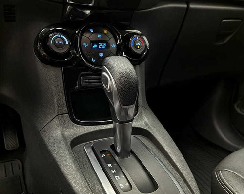 Imagem 10 de 15 de Ford Fiesta 1.6 Titanium Power Shift 2016