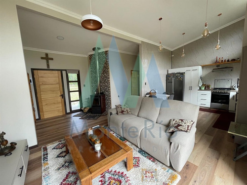 Casa En Venta De 2 Dorm. En Los Lagos
