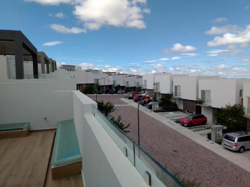 Imagen 4 de 26 de Magnifica Casa En Venta De Zibata, High Gardens By, Devarana, Fracc. Acantha