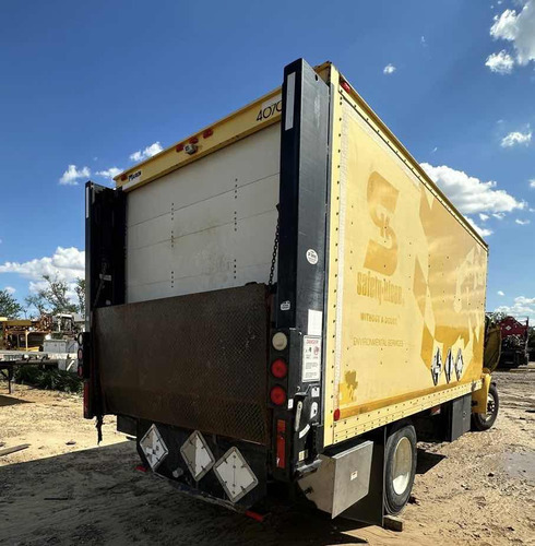 Camion Con Caja Seca Y Rampa Hidraulica International 4300