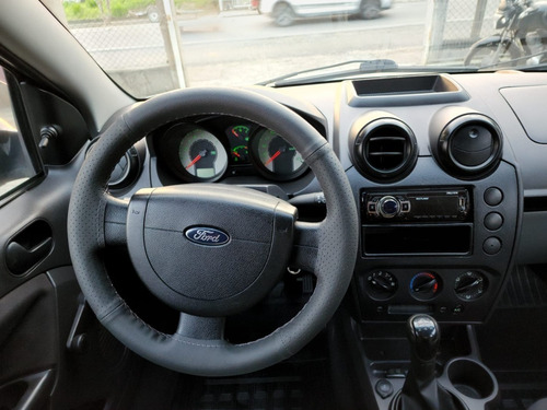 Imagem 11 de 20 de Ford Fiesta Sedan