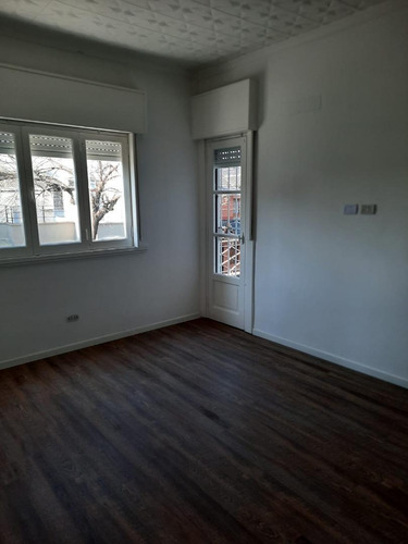 Imagen 11 de 18 de Ph, 4 Amb,151mtr2,patio,terraza Con Jardin,deck Y Parrilla.