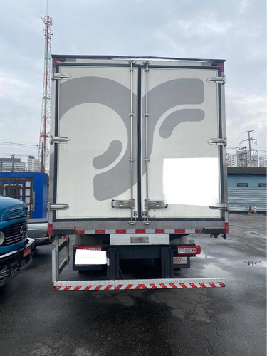 Imagem 2 de 13 de Volvo Vm 220
