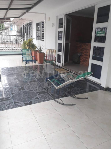 Casa Comercial Con 23 Habitaciones Barrio Emporio En Villavicencio