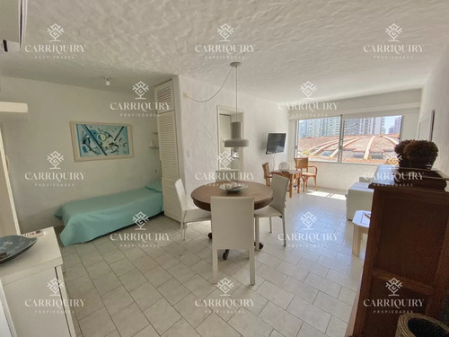 Venta En Oportunidad De Apartamento De 1 Dormitorio Y Medio En Peninsula 