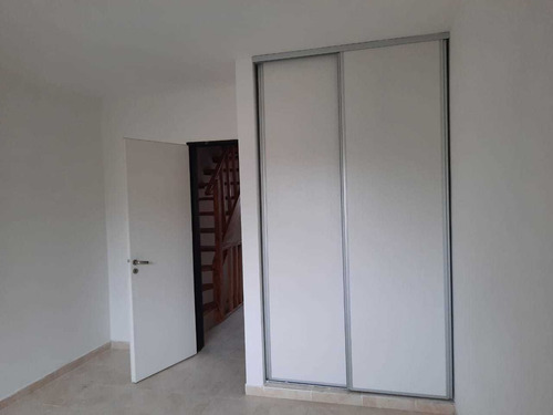 Venta Triplex C/cochera Y Patio En Muñiz!!(s/exp).