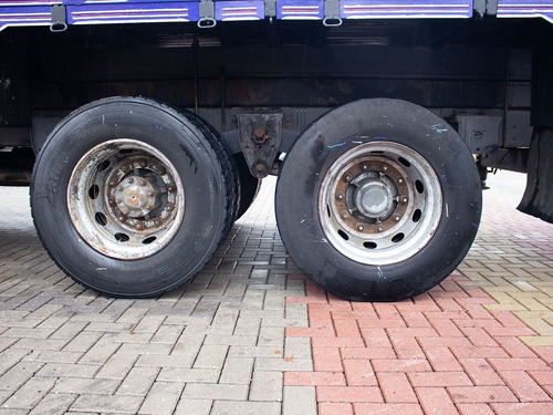 Imagem 22 de 23 de Volvo Vm 23 210 6x2 2004 Com Munck Hincol 31.000 2011= Vw