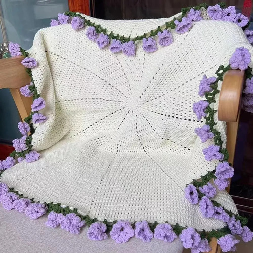 J Un Ramo De Flores Tejidas A Mano, Una Manta Rosa,