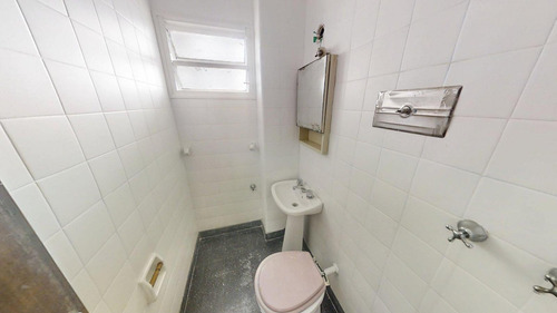 Departamento De 4 Ambientes En Venta En Flores.